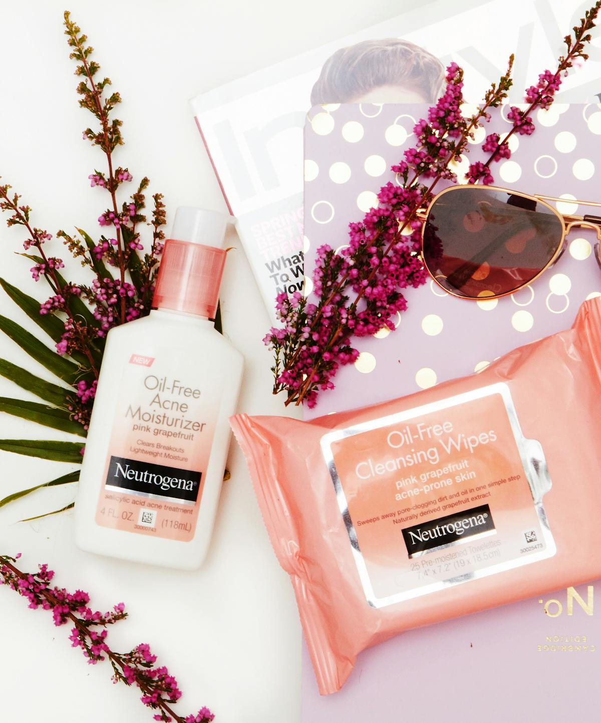 Neutrogena Oil-Free Cleansing Wipes, Pink Grapefruit, 25 ct.