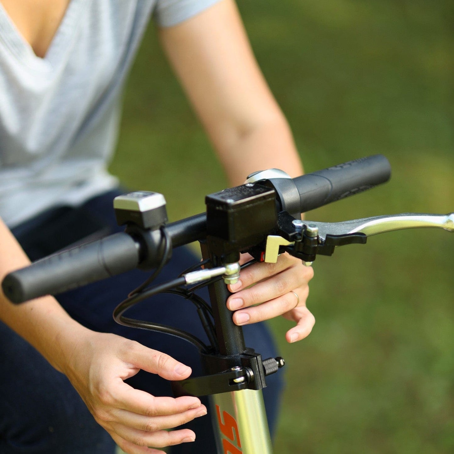 SuperHandy Tugger Mobility Scooter, 2600 lb Towing Capacity, 330 lbs weight capacity